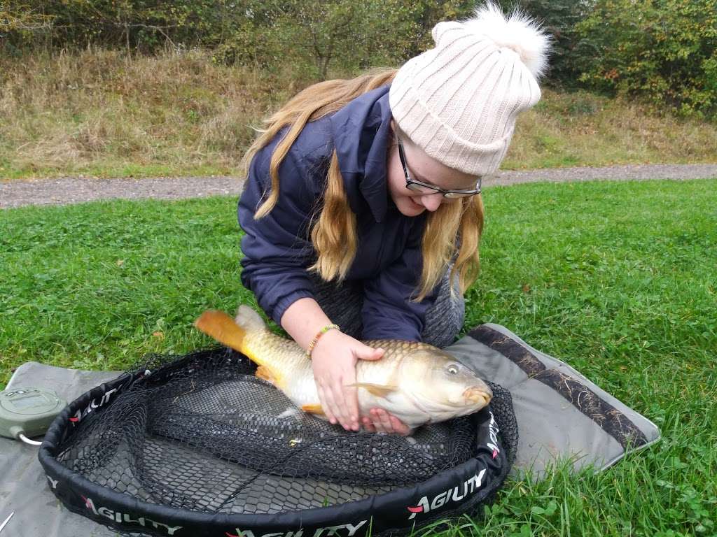 Puddledock Farm Fishery | St Mary’s Lane, Upminster RM14 3NX, UK | Phone: 07788 716837