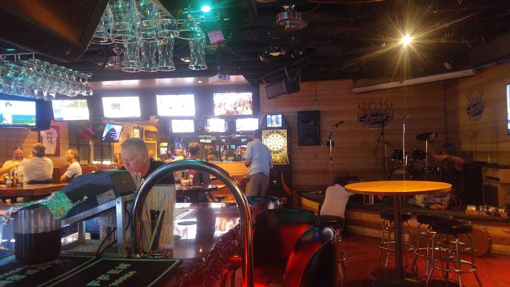 Azars Sports Bar | 2215 Michael Dr, Newbury Park, CA 91320, USA | Phone: (805) 498-2365