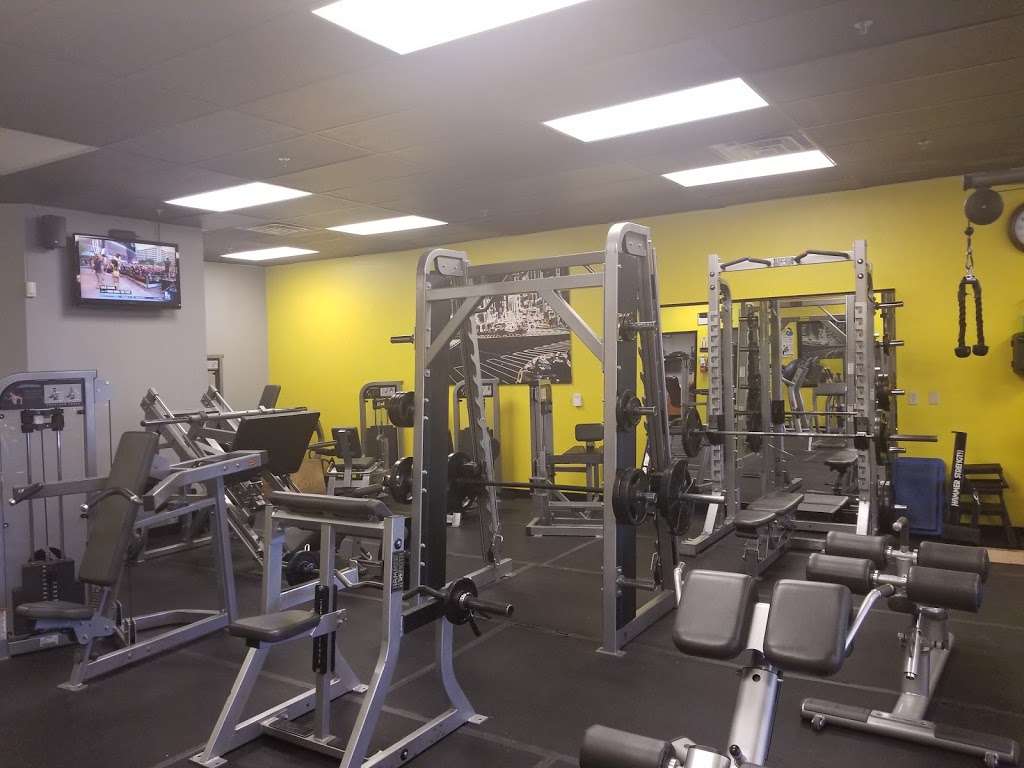 Muscle + Hardbodies Gym | 4600 W Craig Rd #101, North Las Vegas, NV 89032, USA | Phone: (702) 399-1114