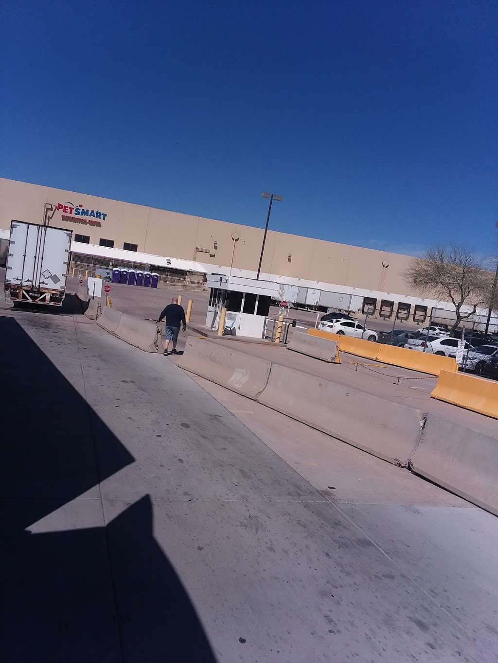PetSmart Distribution Center | 7800 W Roosevelt St, Phoenix, AZ 85043, USA | Phone: (623) 432-3800