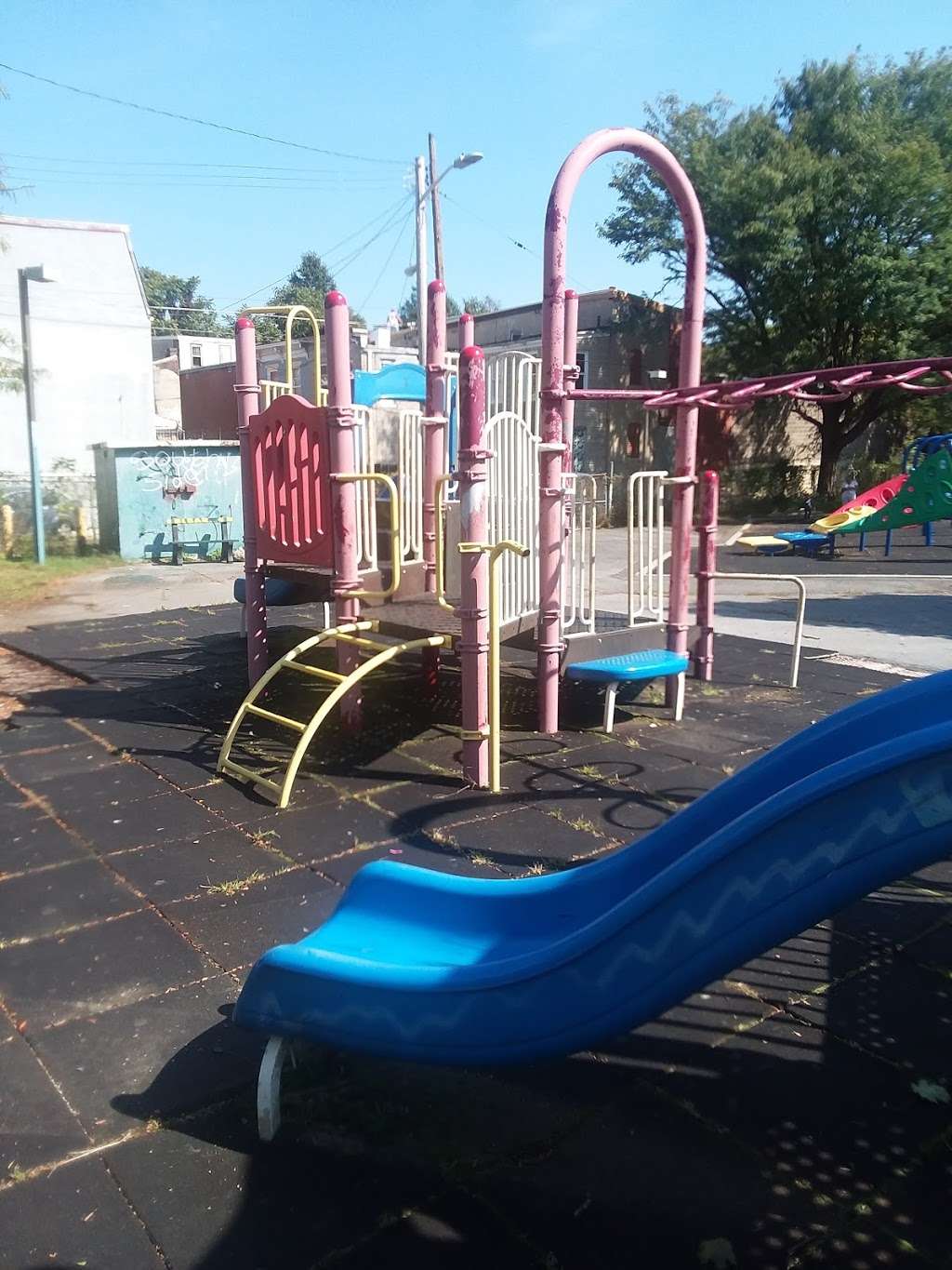 Reading Iron Playground | 723 Laurel St, Reading, PA 19602, USA | Phone: (877) 727-3234