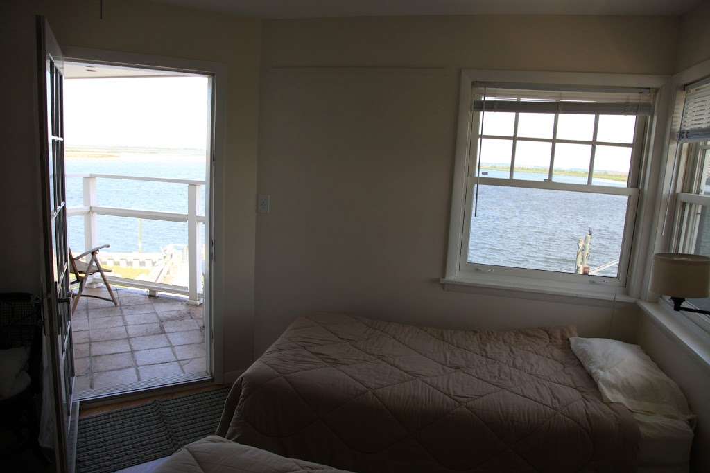 New York City Waterfront Vacation Rentals | 937 Shad Creek Road, Broad Channel, NY 11693, USA | Phone: (917) 346-9539