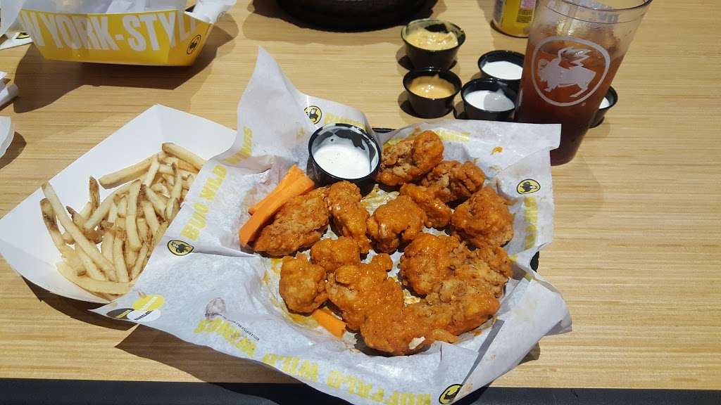 Buffalo Wild Wings | 680 S Bay Rd, Dover, DE 19901, USA | Phone: (302) 346-9464