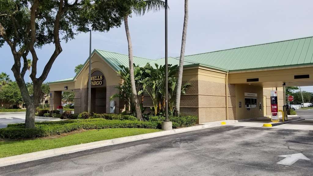 Wells Fargo Bank | 9906 Glades Rd, Boca Raton, FL 33434, USA | Phone: (561) 447-2400