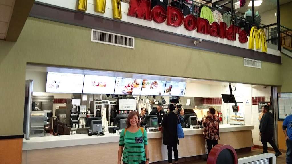 McDonalds | 727 E San Ysidro Blvd, San Ysidro, CA 92173, USA | Phone: (619) 428-5093