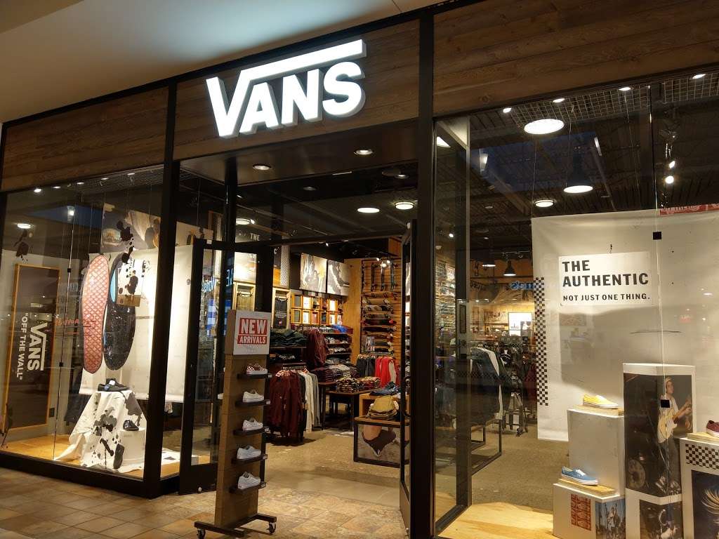 Vans | 6020 82nd St, Indianapolis, IN 46250, USA | Phone: (317) 845-1919