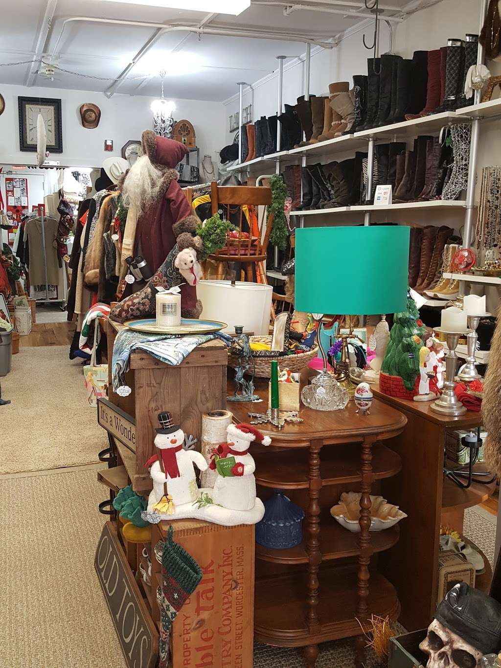 Vintage Vault | 14 E Main St, Georgetown, MA 01833, USA | Phone: (978) 352-3344