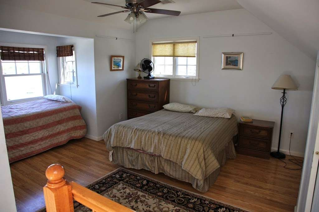 New York City Waterfront Vacation Rentals | 937 Shad Creek Road, Broad Channel, NY 11693, USA | Phone: (917) 346-9539