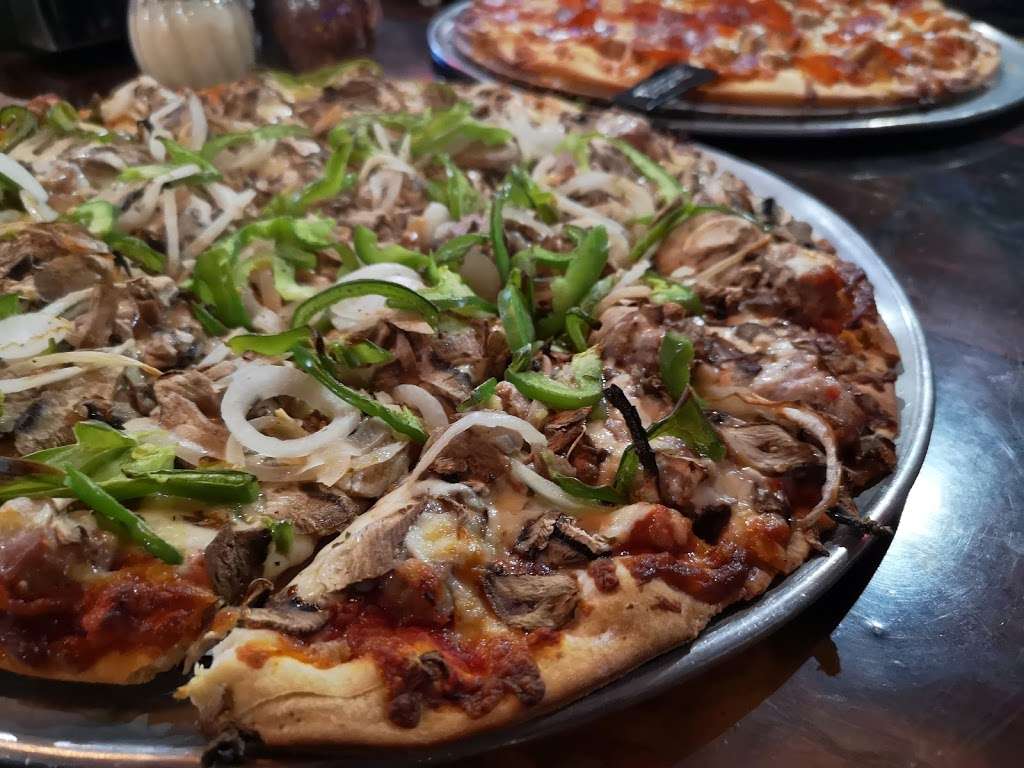 Village Pizza & Pub | 145 N John F.Kennedy Dr, Carpentersville, IL 60110, USA | Phone: (847) 428-6678