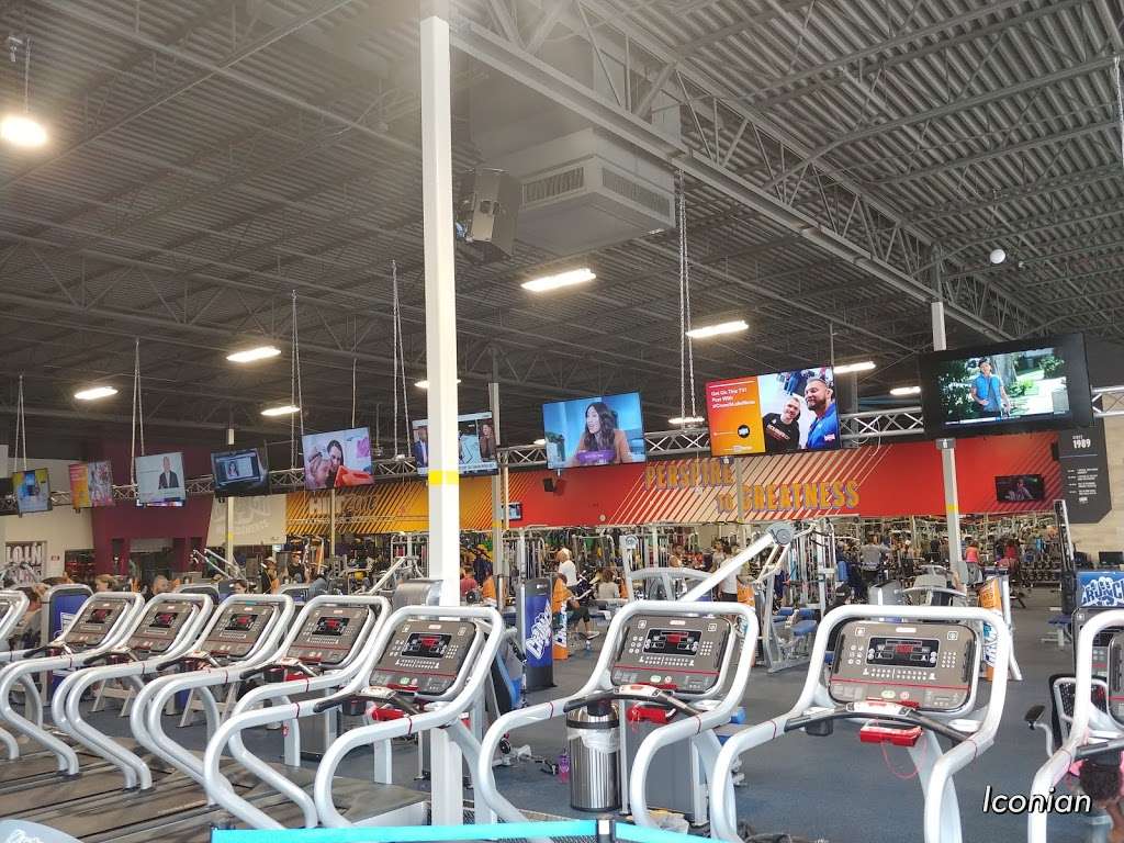 Crunch Fitness - Lake Nona | 11926 Narcoossee Rd Suite 100, Orlando, FL 32832, USA | Phone: (407) 313-2239