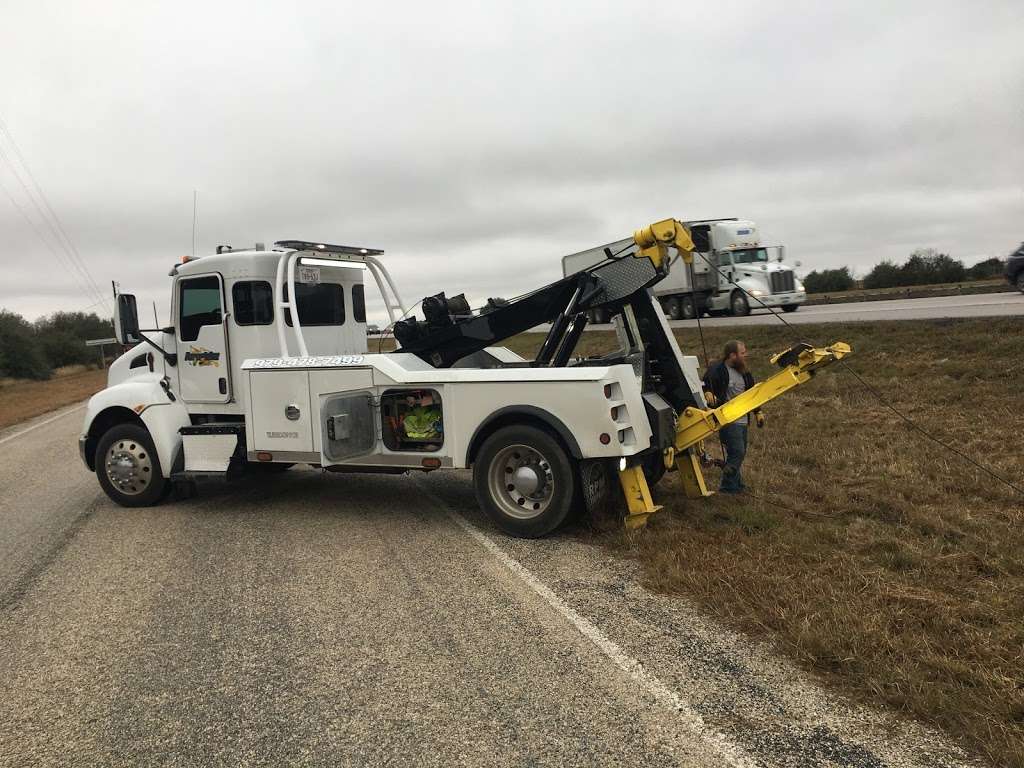 Fernandez & Sons Wrecker Service | 152 Orange Hill Rd, Sealy, TX 77474, USA | Phone: (979) 627-3108