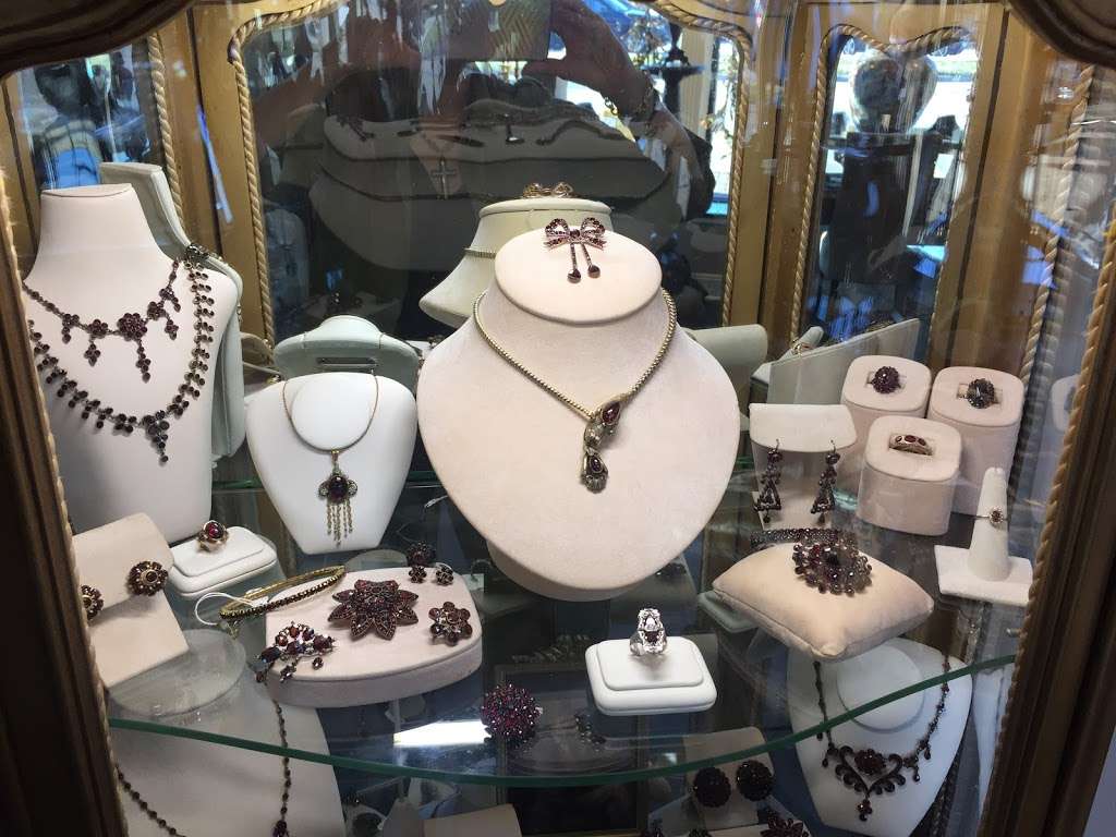 Lori Mesa Antiques & Fine Jewelry | 134 E St Charles Rd, Lombard, IL 60148, USA | Phone: (630) 889-9383