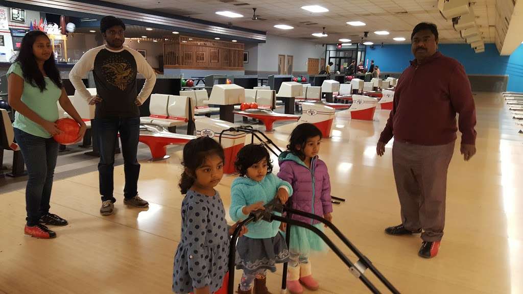 Bowl America Chantilly | 4525 Stonecroft Blvd, Chantilly, VA 20151, USA | Phone: (703) 830-2695