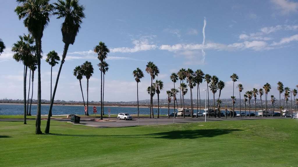 Mission Bay Park: Playa Pacifica | 2000 East Mission Bay Drive, San Diego, CA 92109, USA | Phone: (619) 235-1169