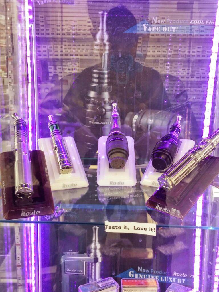 Highroller Vapes and More | 11333 Harry Hines Blvd, Dallas, TX 75229, USA | Phone: (972) 243-2864