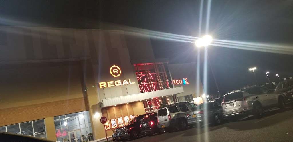 Regal Bricktown Charleston | 165 Bricktown Way, Staten Island, NY 10309, USA | Phone: (929) 284-4958