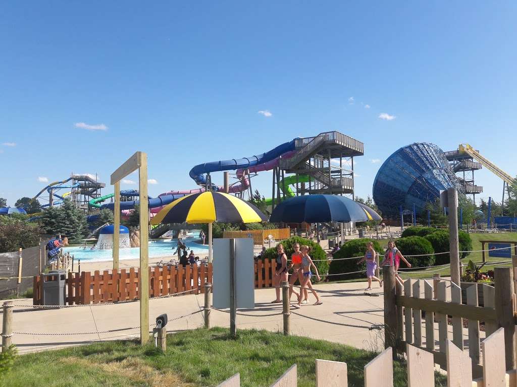 Raging Waves Waterpark | 4000 N Bridge St, Yorkville, IL 60560, USA | Phone: (630) 882-6575