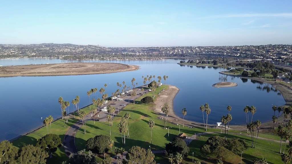 Mission Bay Park: Playa Pacifica | 2000 East Mission Bay Drive, San Diego, CA 92109, USA | Phone: (619) 235-1169