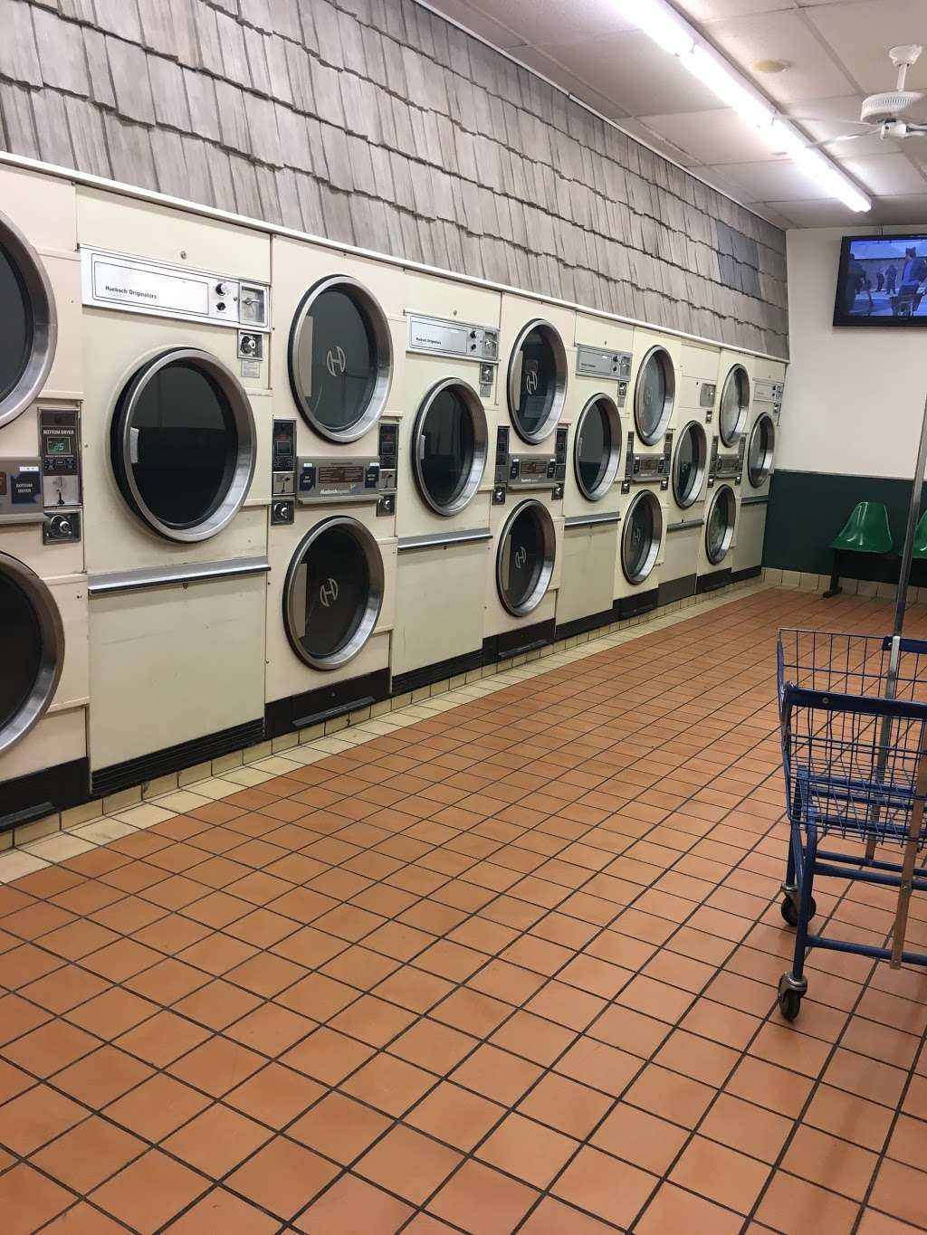 Dutchess Park Laundromat | 1545 NY-52, Fishkill, NY 12524, USA | Phone: (845) 896-5371