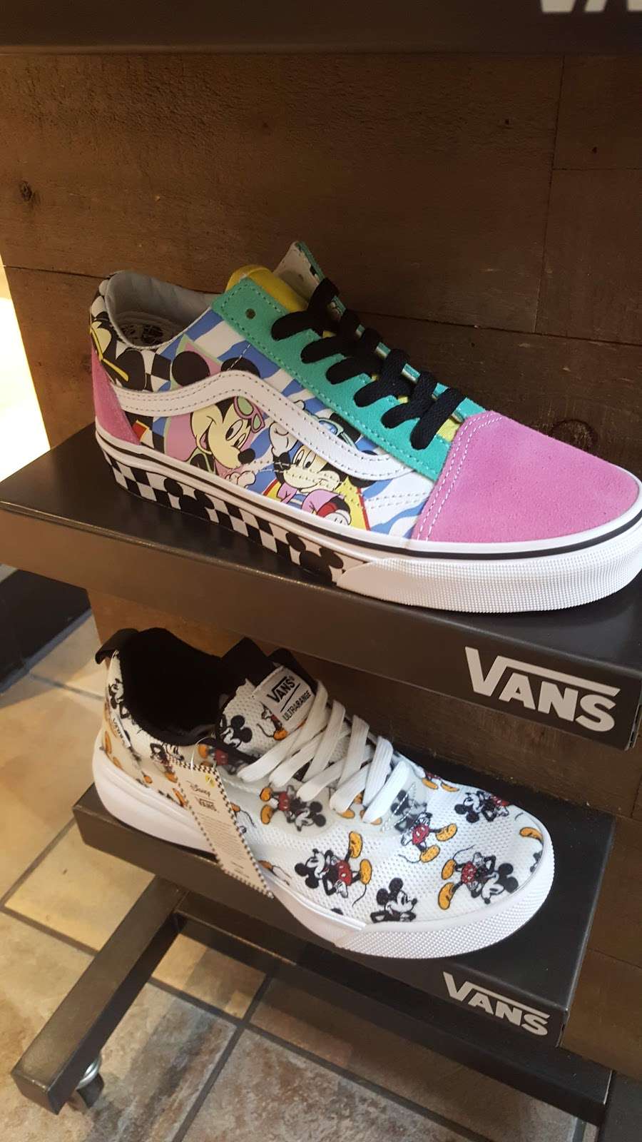Vans | 6020 82nd St, Indianapolis, IN 46250, USA | Phone: (317) 845-1919