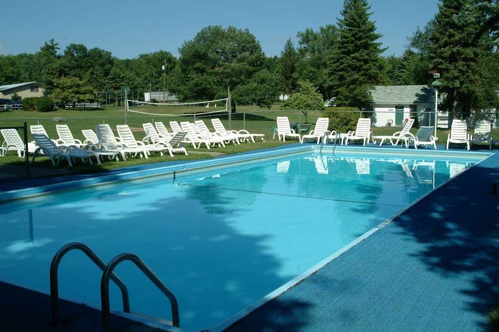 Chestnut Grove Family Resort | 106 Carlton Rd, Mt Pocono, PA 18344, USA | Phone: (570) 839-3656
