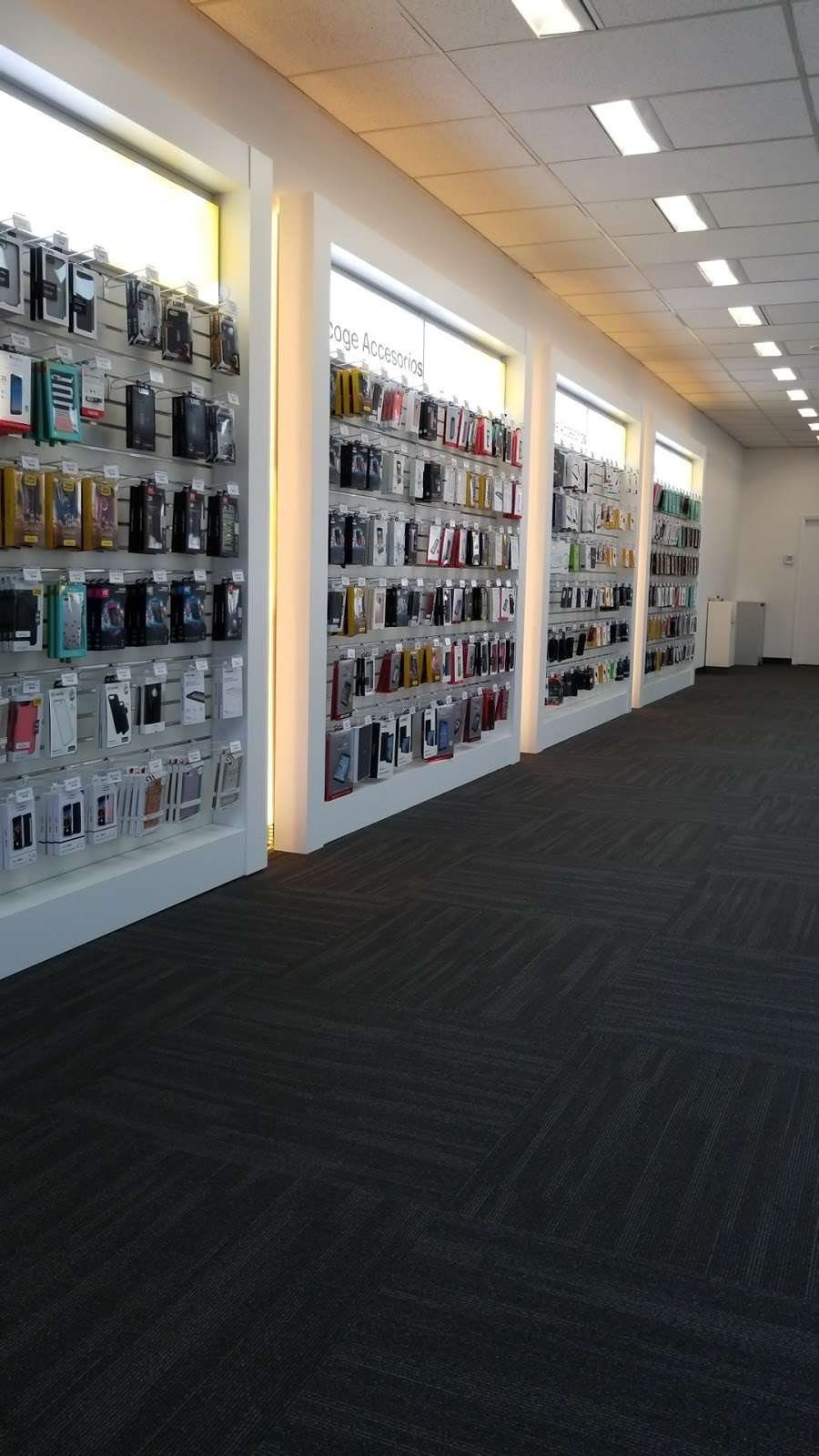 Sprint Store | 3150 S Ashland Ave, Chicago, IL 60608, USA | Phone: (773) 801-7777