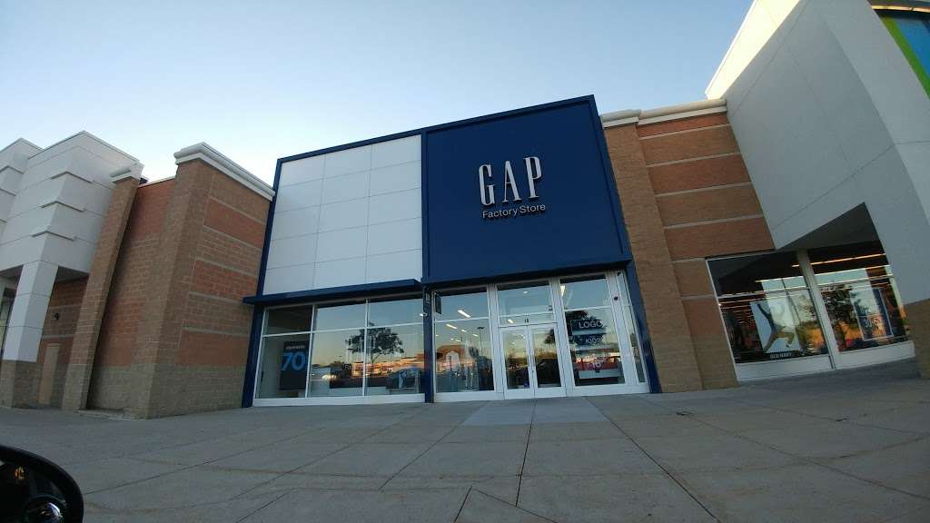 Gap Outlet | GATEWAY PLAZA, 10 Mystic View Rd, Everett, MA 02149, USA | Phone: (617) 381-6219