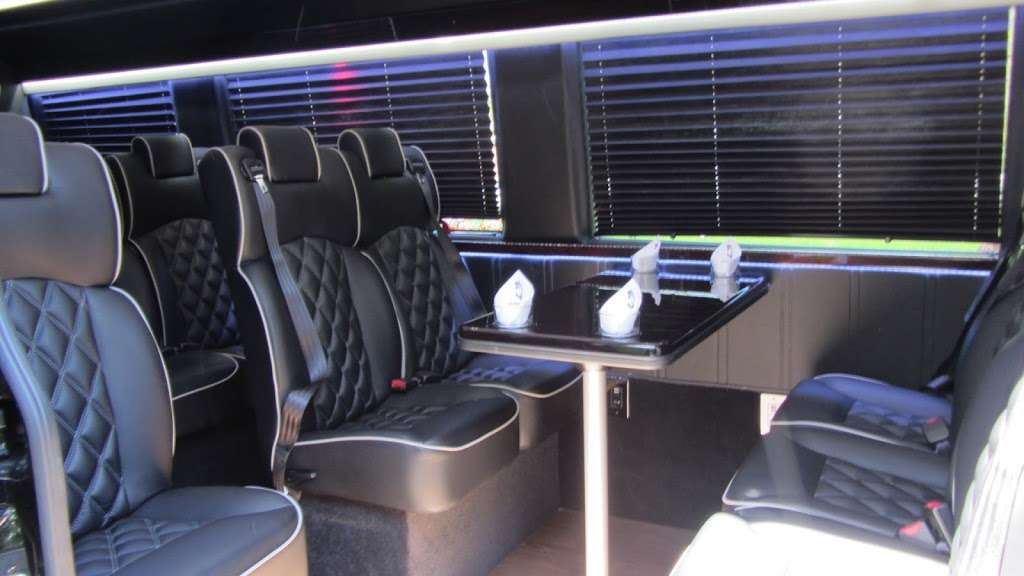 M&V Limousines Ltd. | 1117 Jericho Turnpike, Commack, NY 11725, USA | Phone: (631) 543-0908