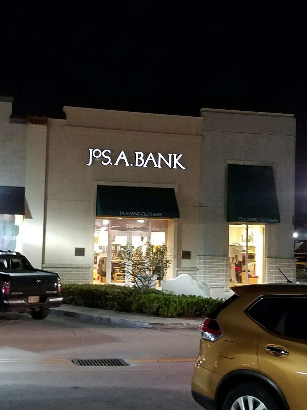 Jos. A. Bank | 300 SW 145th Terrace, Pembroke Pines, FL 33027, USA | Phone: (954) 436-3403