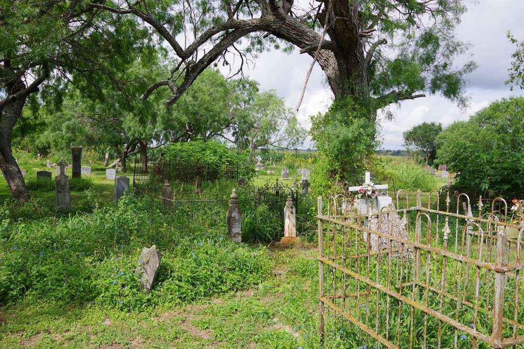 Graytown Cemetery | 7941 FM2579, Floresville, TX 78114, USA