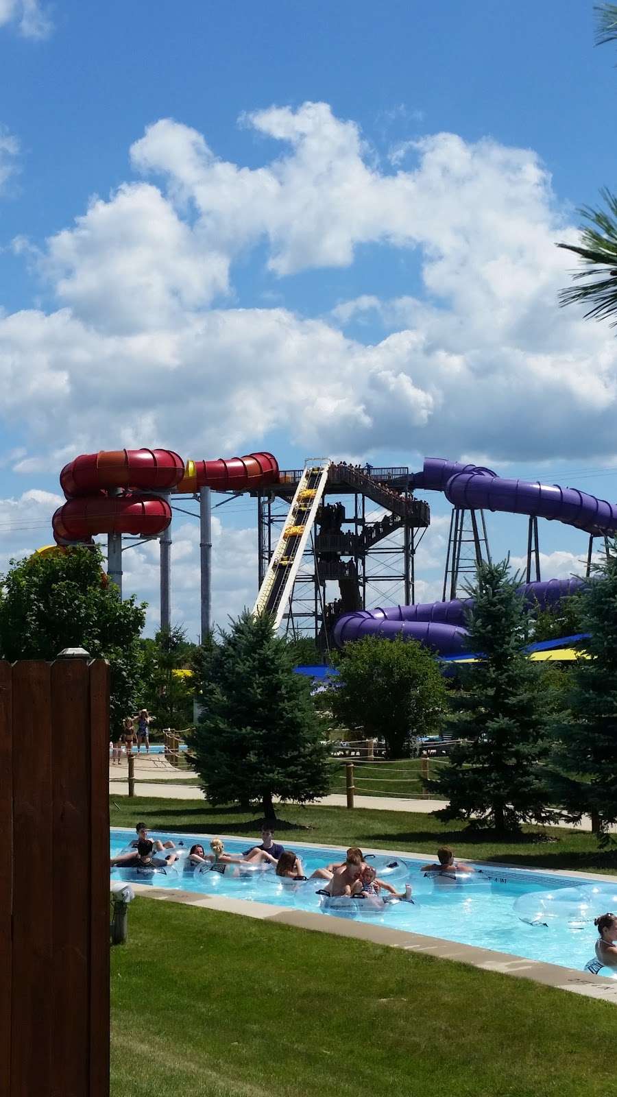 Raging Waves Waterpark | 4000 N Bridge St, Yorkville, IL 60560, USA | Phone: (630) 882-6575