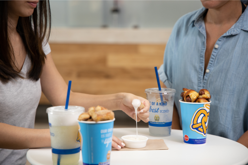 Auntie Annes | 3811 S Cooper St #1084, Arlington, TX 76015, USA | Phone: (817) 419-9400