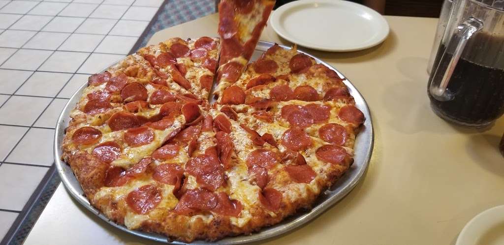 Round Table Pizza | 1791 Marlow Rd, Santa Rosa, CA 95401, USA | Phone: (707) 527-8686