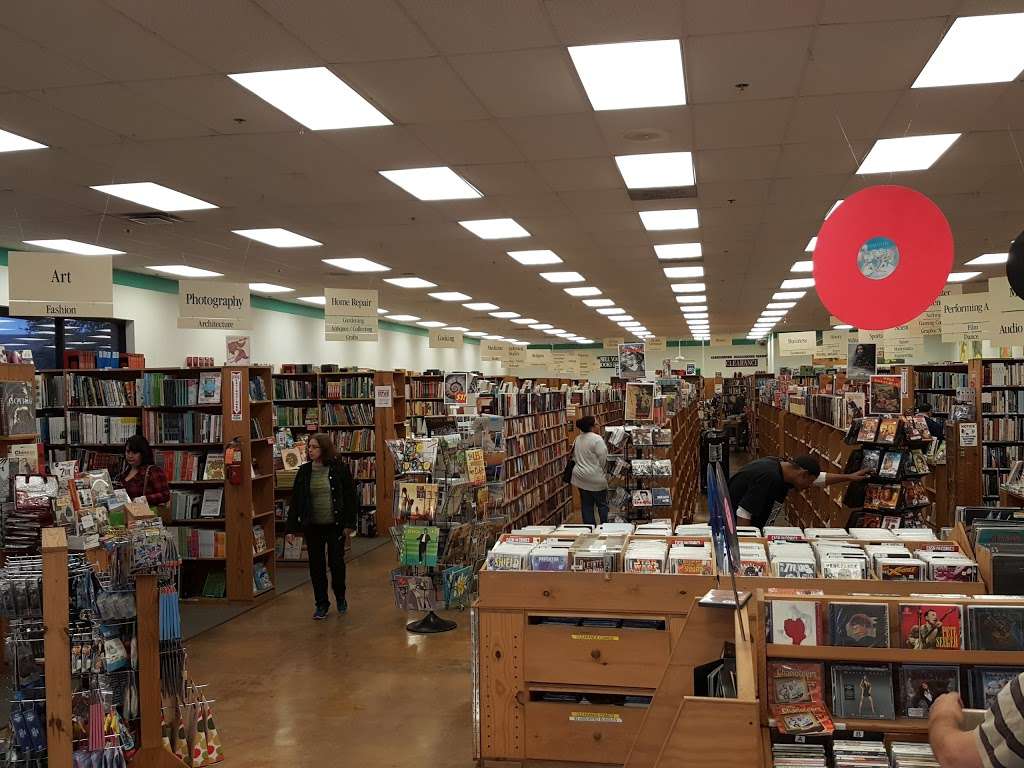 Half Price Books | 125 Northwest Loop 410, San Antonio, TX 78216, USA | Phone: (210) 349-1429