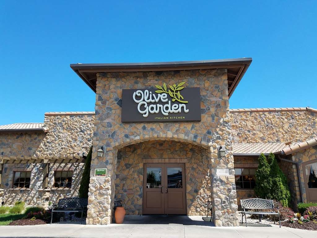 Olive Garden Italian Restaurant | 650 NW Blue Pkwy, Lees Summit, MO 64063, USA | Phone: (816) 347-9778