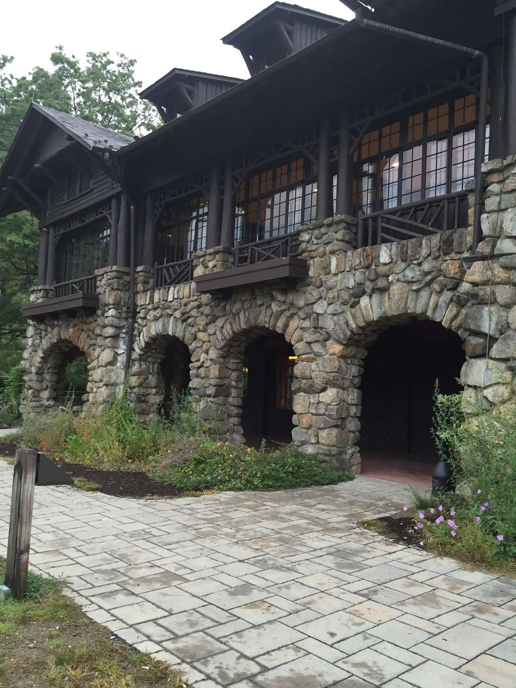 Bear Mountain Inn - Overlook Lodge | 55 Hessian Dr, Highland Falls, NY 10928, USA | Phone: (845) 786-2731