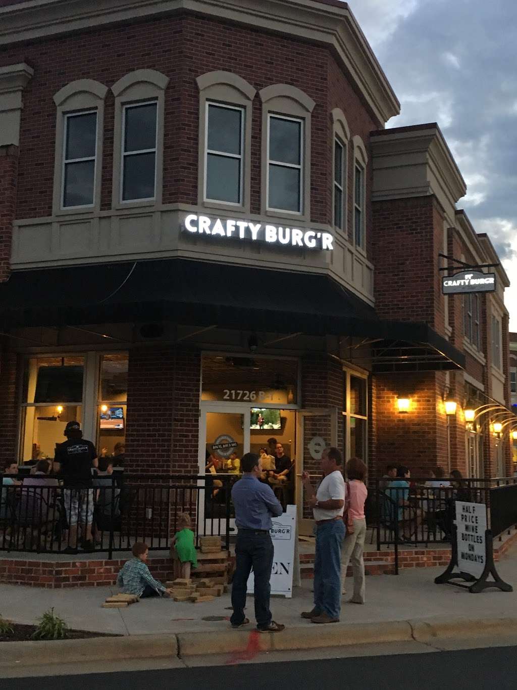 CRAFTY BURGR n Tap | 21726 Catawba Ave B, Cornelius, NC 28031, USA | Phone: (704) 897-7320