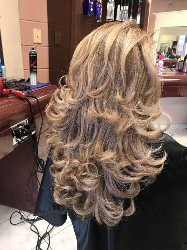 Magic Mirror Hair Salon | 2287, 601 W Lake St # E, Addison, IL 60101, USA | Phone: (630) 543-7161