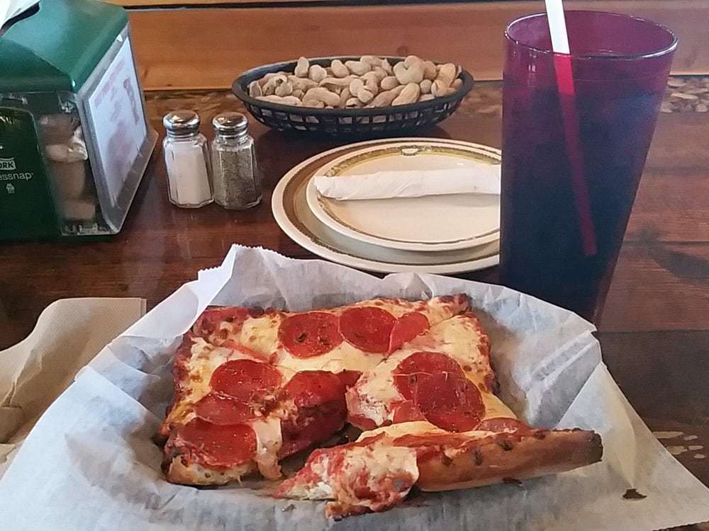 Village Pizza & Pub | 145 N John F.Kennedy Dr, Carpentersville, IL 60110, USA | Phone: (847) 428-6678