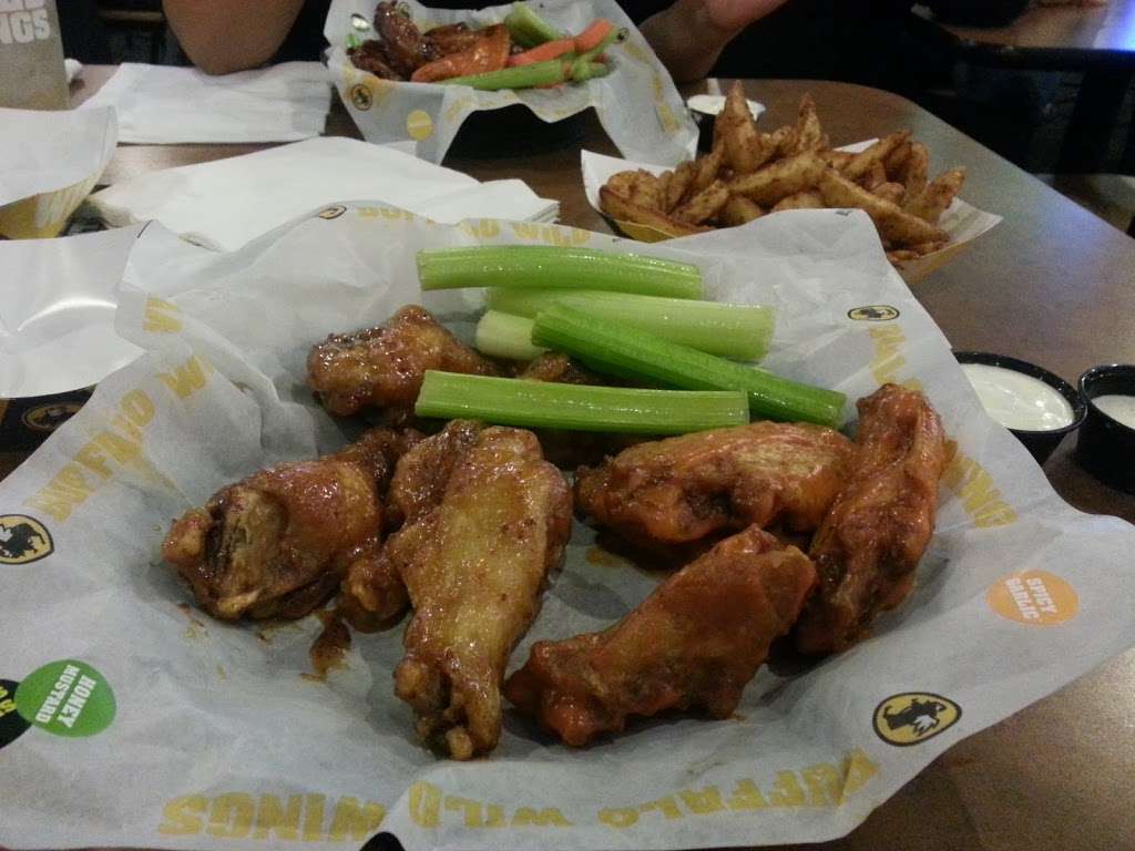 Buffalo Wild Wings | 470 Harmon Meadow Blvd, Secaucus, NJ 07094, USA | Phone: (201) 348-0824