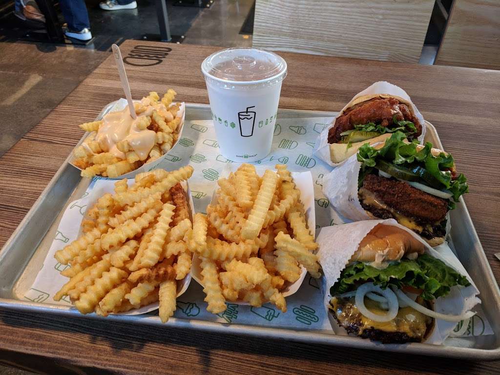 Shake Shack | 120 Promenade Way Suite A, Thousand Oaks, CA 91362, USA | Phone: (805) 309-5941