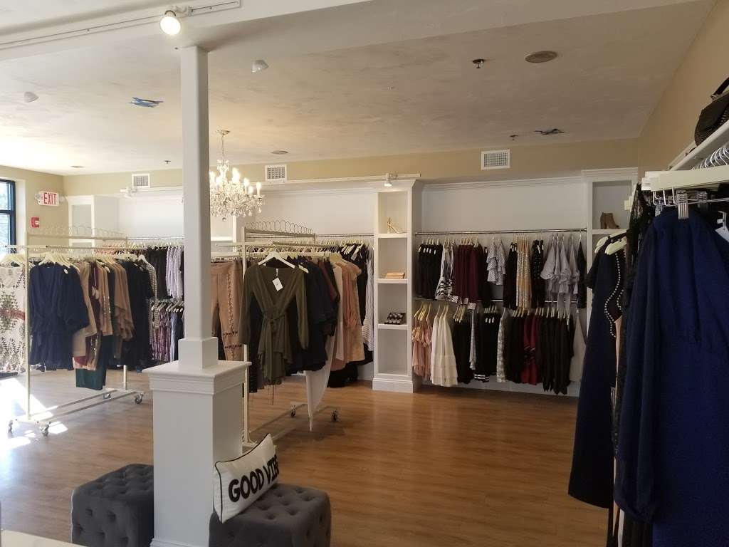 fashion lounge clothing boutique | 427 Winthrop St, Taunton, MA 02780, USA | Phone: (508) 822-2360