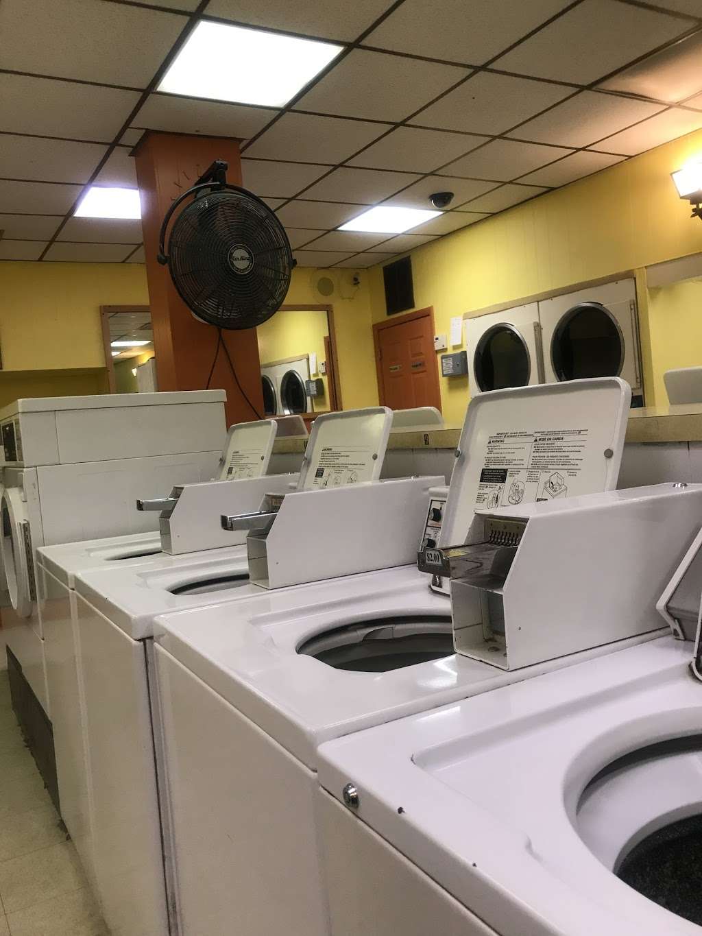 Laundromat | 6503 W Pershing Rd, Berwyn, IL 60402, USA