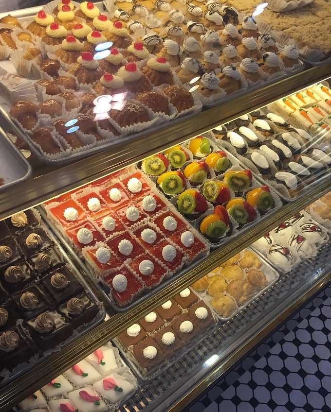 Michaels Pastry Shop | 2923 Avenue R, Brooklyn, NY 11229, USA | Phone: (718) 376-9200