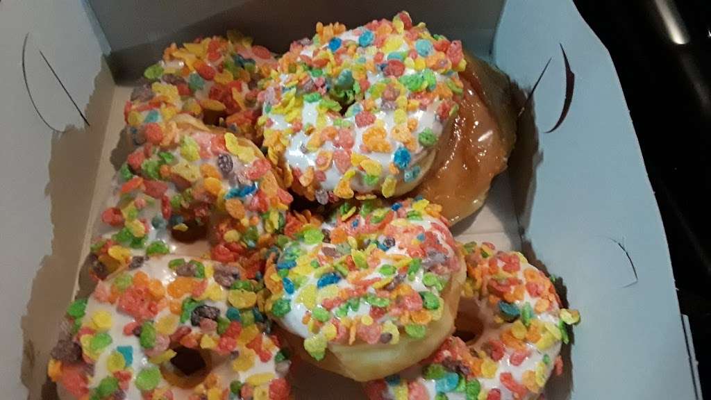 Daily Donuts | 10725 W Indian School Rd, Avondale, AZ 85392, USA | Phone: (623) 398-7902