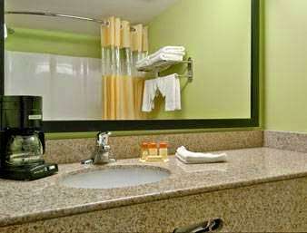 Days Inn by Wyndham Doswell At the Park | 16220 International St, Doswell, VA 23047, USA | Phone: (804) 612-8680