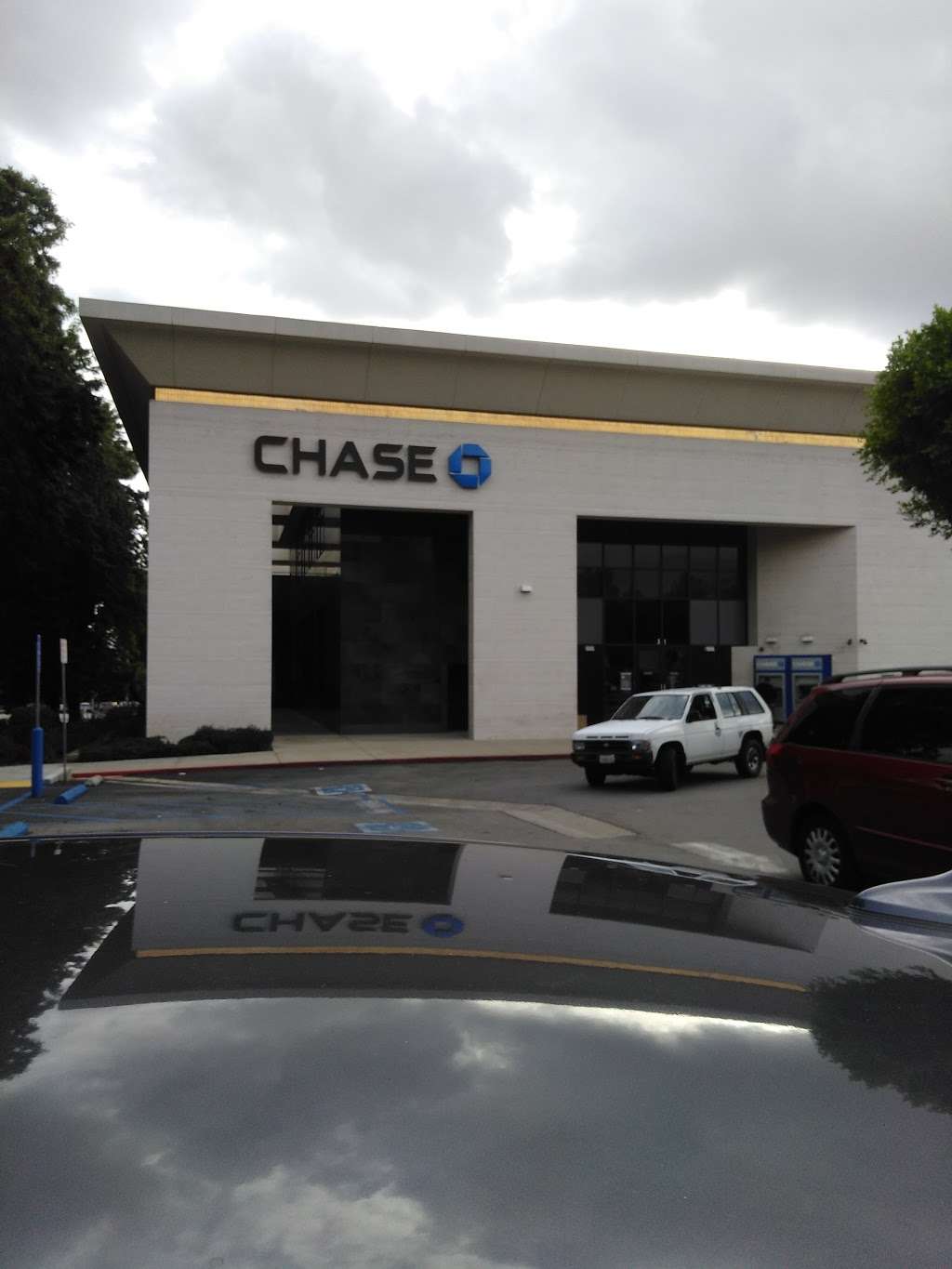 Chase Bank | 31 W Foothill Blvd, Upland, CA 91786, USA | Phone: (909) 949-0303