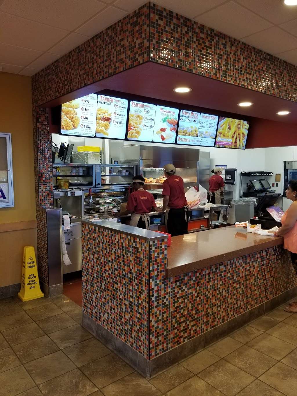 Popeyes Louisiana Kitchen | 1860 N Perris Blvd, Perris, CA 92571, USA | Phone: (951) 490-0475