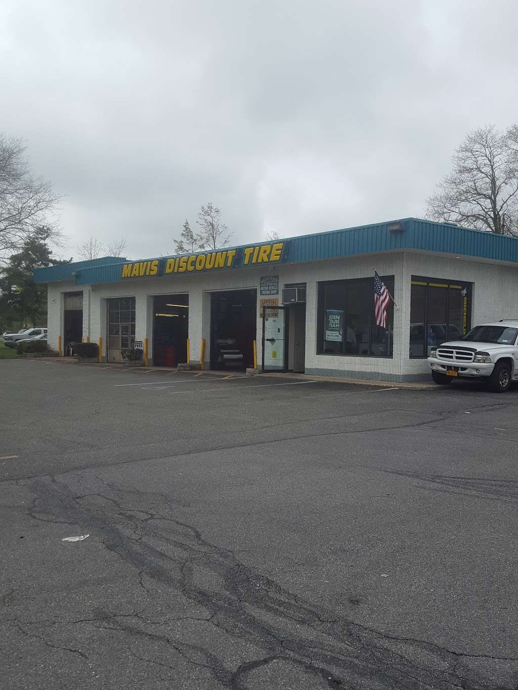 Mavis Discount Tire | 330 Maple Ave, Smithtown, NY 11787, USA | Phone: (631) 408-9093