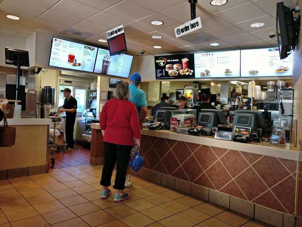 McDonalds | 800 E Linmar Ln, Watertown, WI 53094, USA | Phone: (920) 699-4077